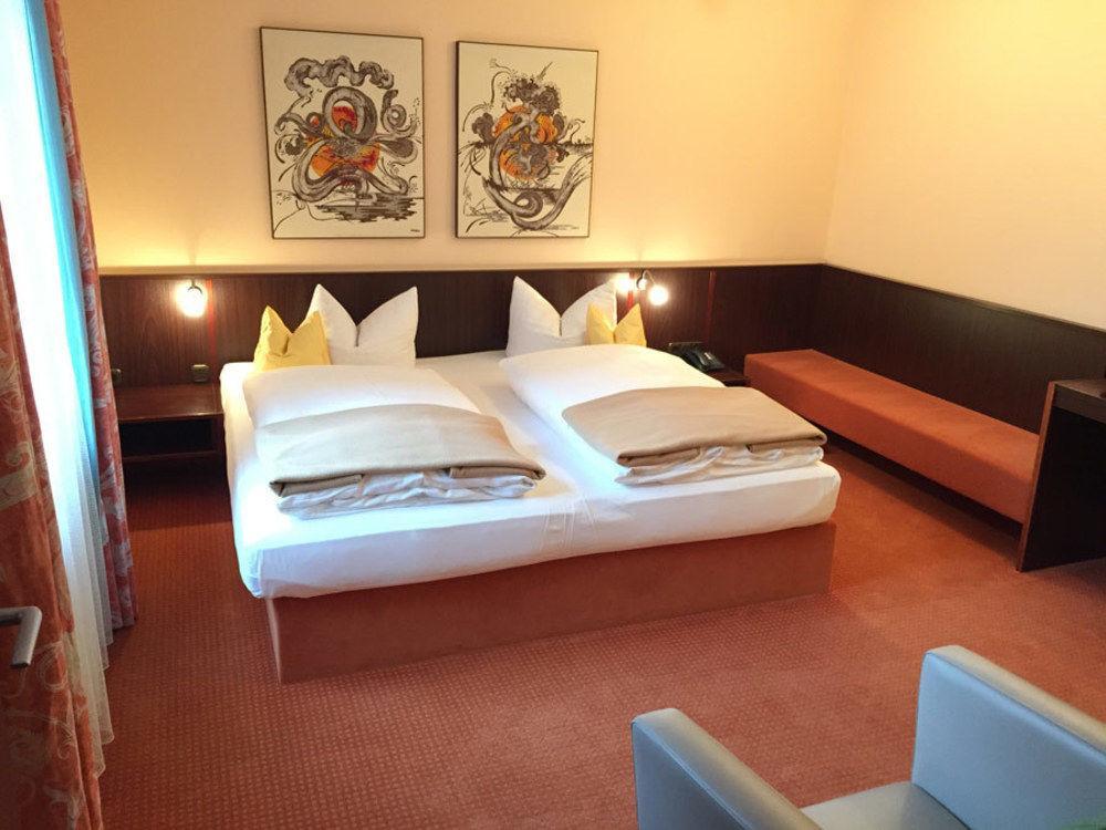 Hotel Goldener Hirsch 3*